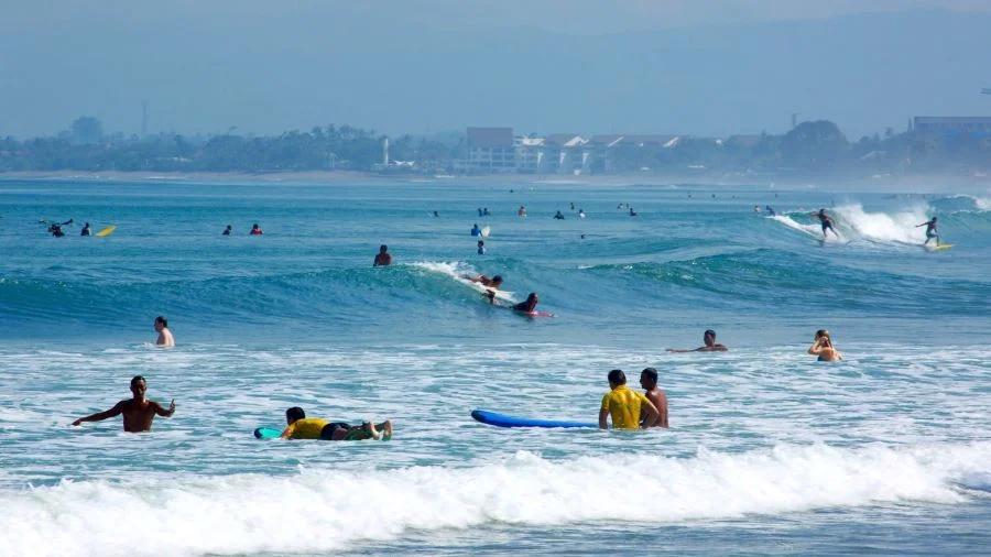 Nằm ở phía tây nam của hòn đảo Bali Kuta đã trở thành trung tâm du lịch sôi động 