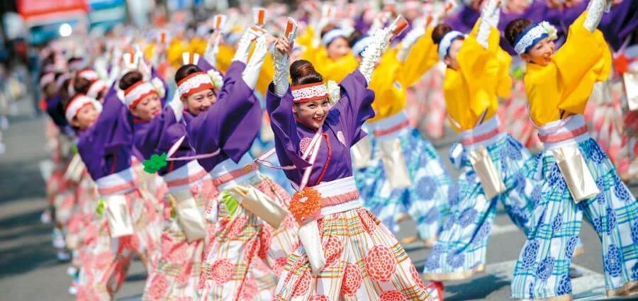 Yosakoi là một loại hình nghệ thuật múa hiện đại độc đáo kết hợp giữa âm nhạc sôi động và vũ đạo mạnh mẽ