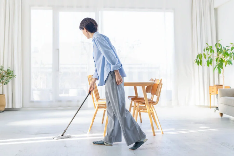 Dọn dẹp nhà cửa là một trong những hoạt động chuẩn bị Tết quan trọng nhất đối với người Hàn Quốc