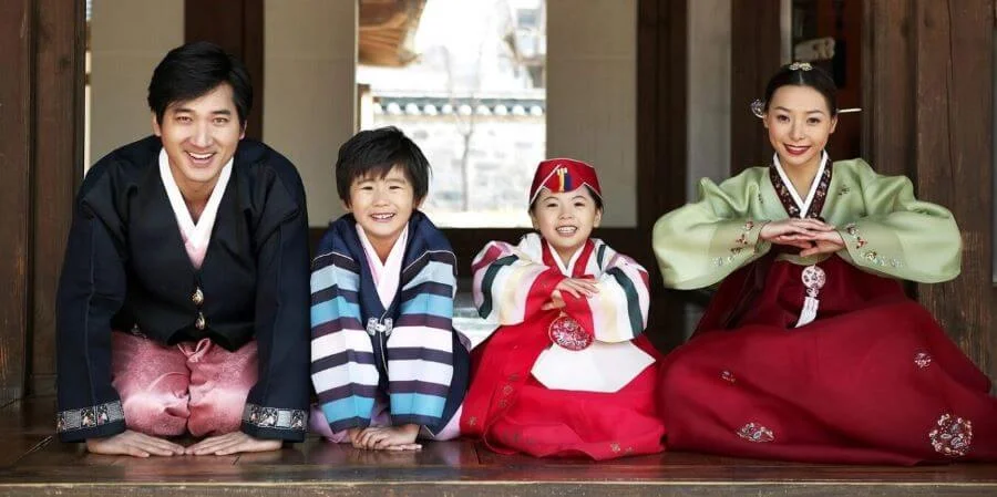 Mặc Hanbok vào dịp Tết Nguyên đán đã trở thành một truyền thống lâu đời của người Hàn Quốc