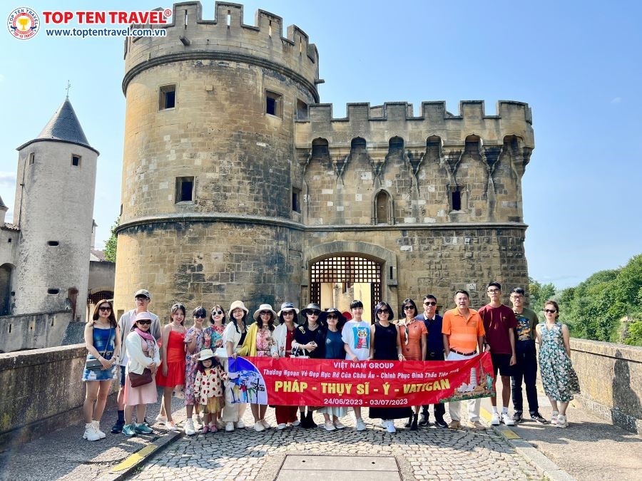 Đoàn khách Top Ten tham gia tour Pháp - Thụy Sĩ - Ý - Vatican