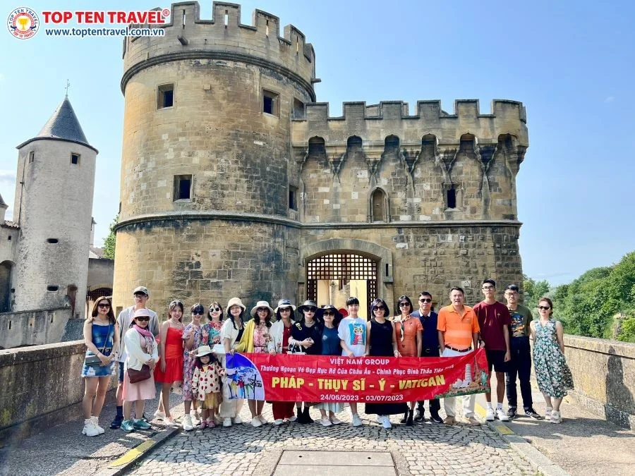 Đoàn khách Top Ten tham gia tour Pháp - Thụy Sĩ - Ý - Vatican