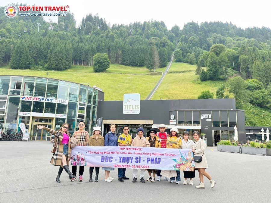 Đoàn khách nhà Top Ten khám phá và check-in tại Tour Đức - Thụy Sĩ - Pháp