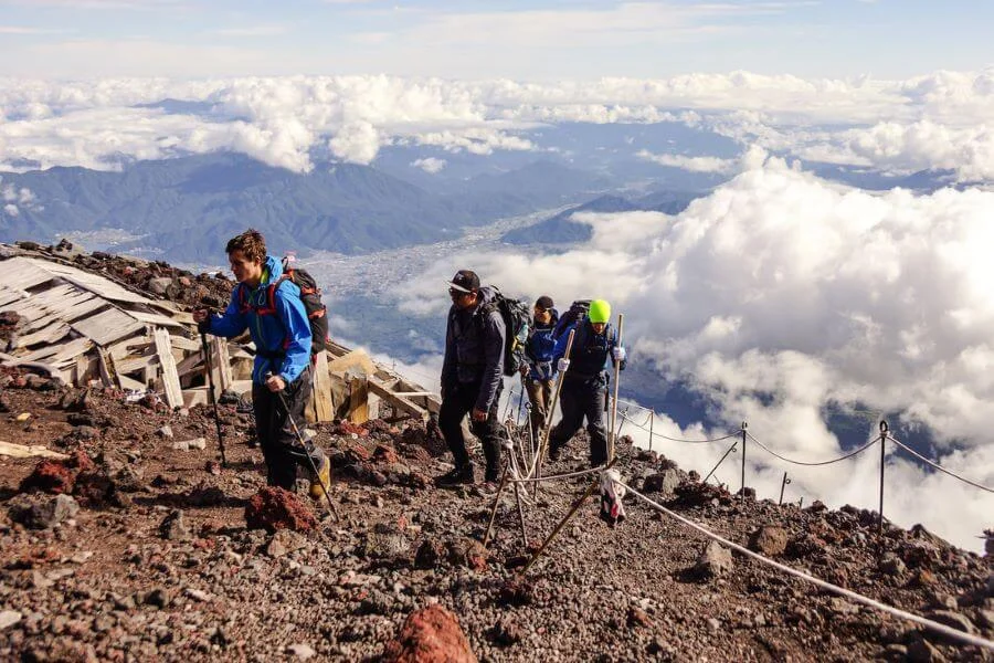 Yoshida Trail không chỉ là một con đường mòn mà còn là một hành trình khám phá vẻ đẹp thiên nhiên hùng vĩ của núi Phú Sĩ
