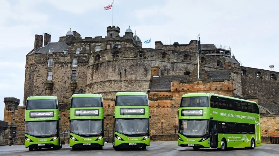 Edinburgh sở hữu hệ thống giao thông công cộng phát triển hiện đại và đa dạng