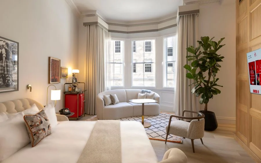 Thủ đô Edinburgh cung cấp nhiều dịch vụ lưu trú để du khách có thể tự do lựa chọn