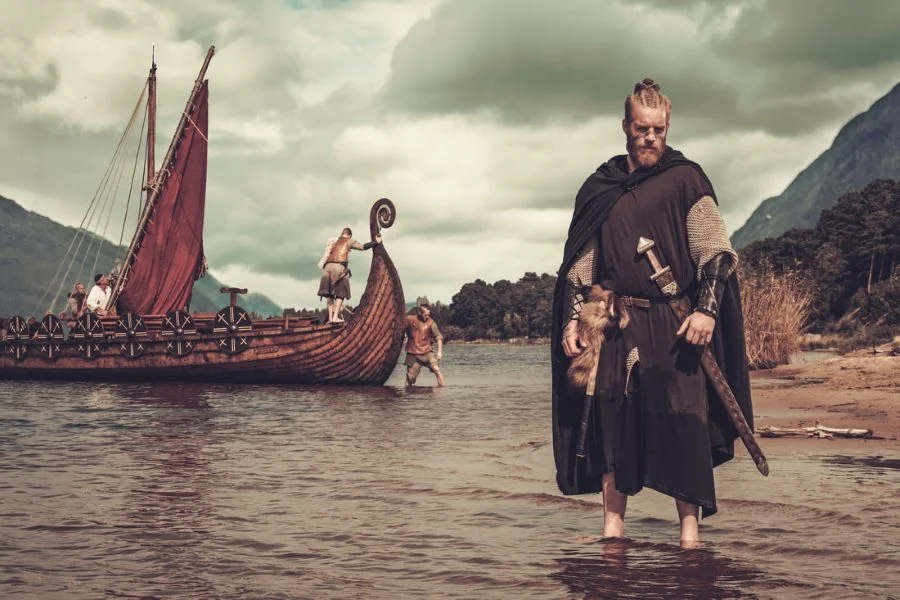 Người Viking thường rong ruổi trên những con thuyền