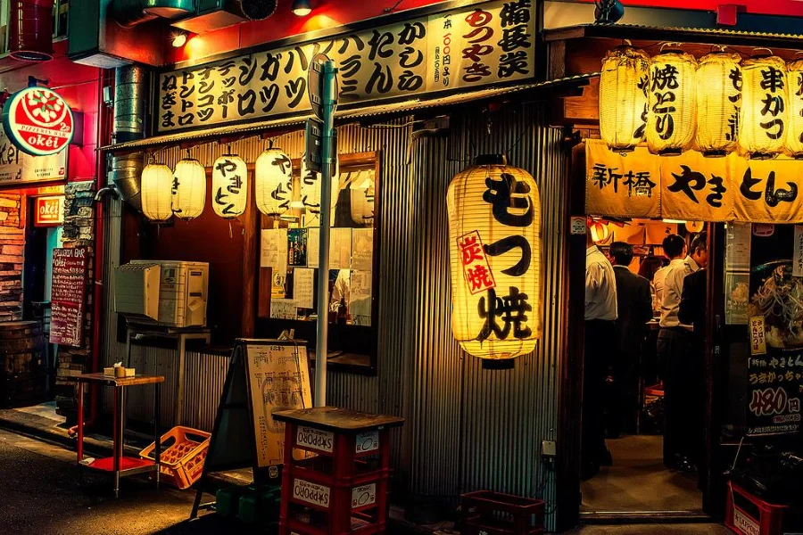 Từ những con hẻm nhỏ hẹp đến những khu phố sầm uất, Izakaya xuất hiện ở khắp mọi nơi tại Nhật Bản