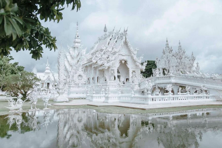 Chiêm ngưỡng vẻ đẹp tráng lệ tại Chùa trắng Thái Lan
