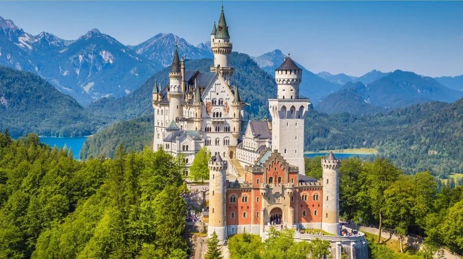 Lâu đài Neuschwanstein - biểu tượng kiến trúc nổi tiếng ở Đức