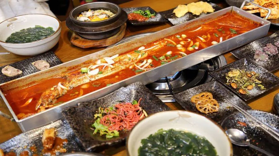 Hội chợ ẩm thực trong "Lễ hội Lửa Jeju" quy tụ nhiều gian hàng ẩm thực hấp dẫn