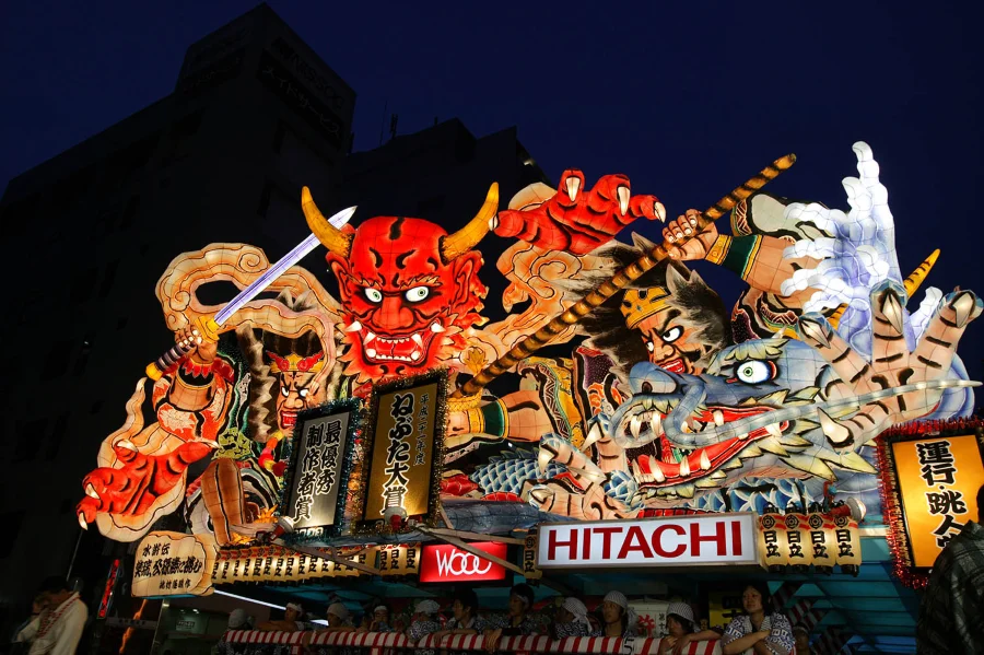 Điểm nhấn của lễ hội Nebuta chính là những cuộc diễu hành hoành tráng vào mỗi đêm