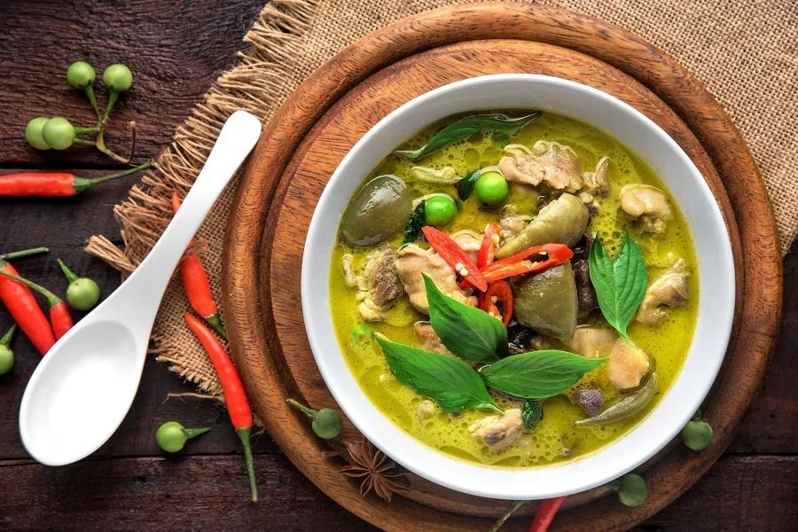 Gaeng Keaw Wan Gai thơm ngon trứ danh tại Phuket Thái Lan