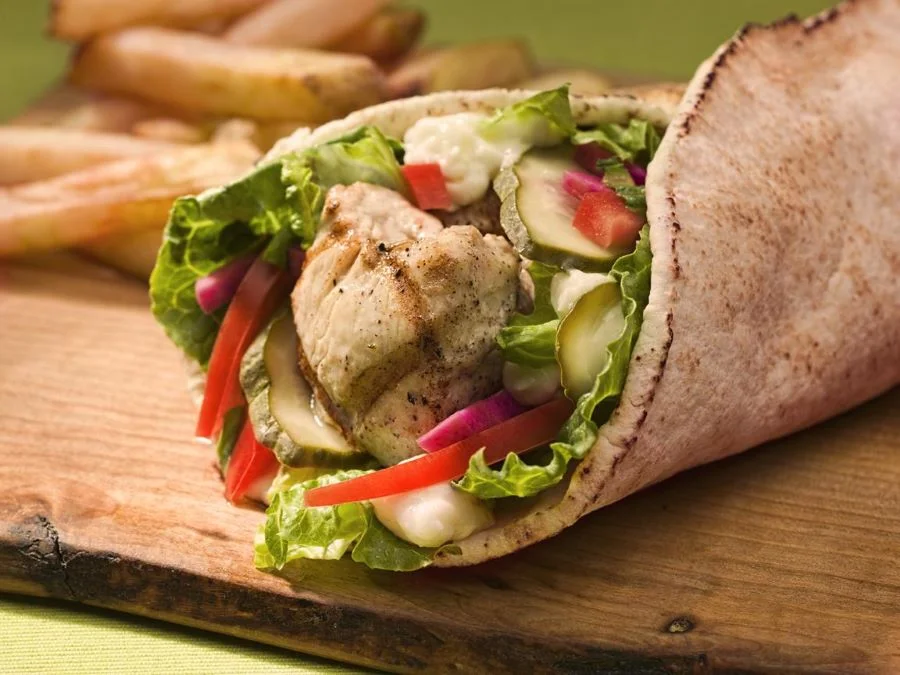 Nếu đến Dubai mà bạn bỏ qua món Shawarma chiên giòn này thì quả là một thiếu sót
