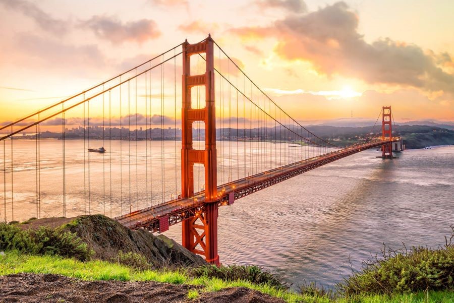 Cầu Cổng Vàng - biểu tượng huyền thoại sừng sững giữa vịnh San Francisco