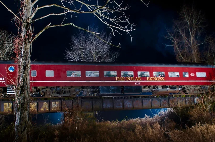 Chuyến tàu trắng Polar Express chạy ngoại ô New York