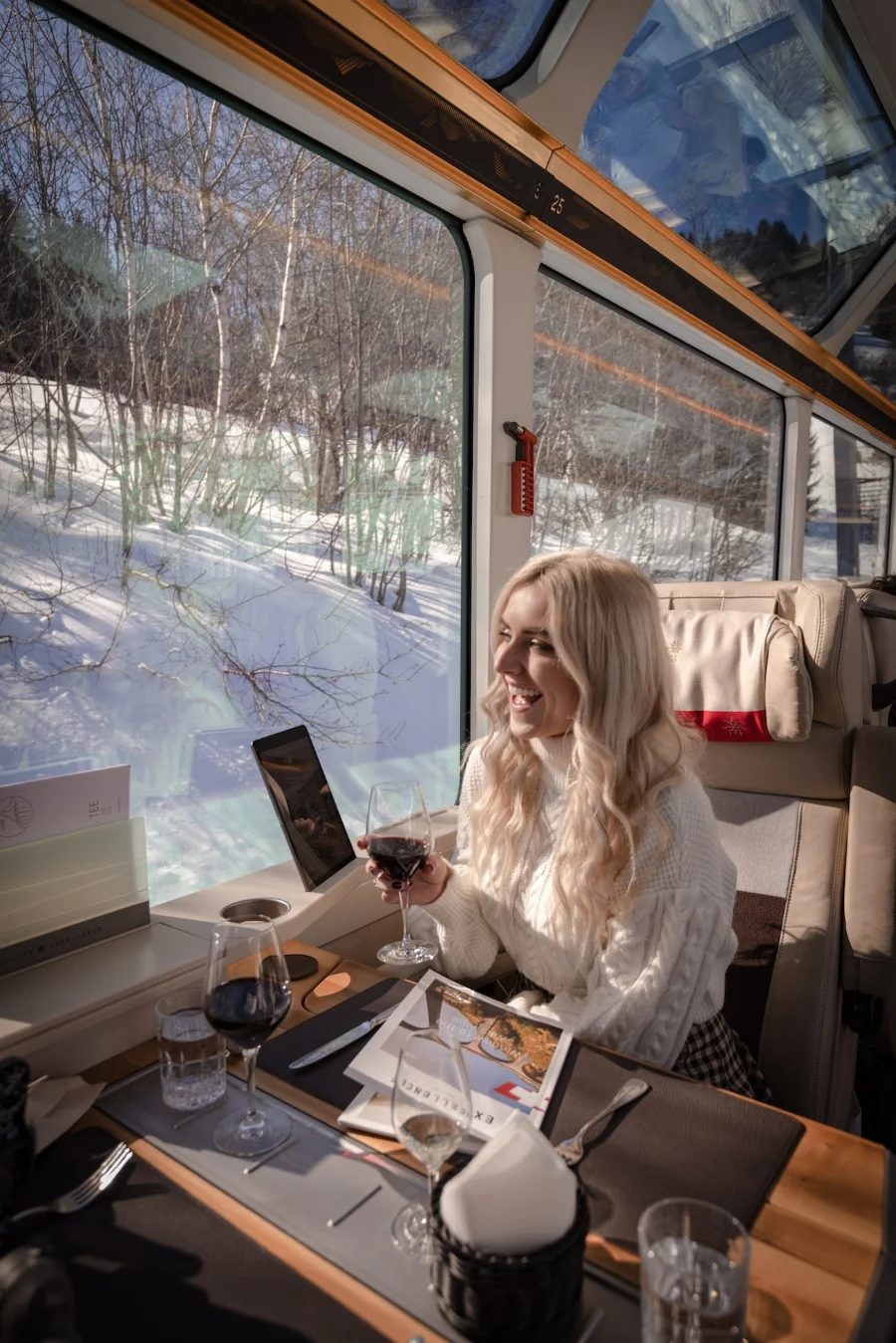 Glacier Express không chỉ đơn thuần là một phương tiện di chuyển, mà còn là một trải nghiệm độc đáo và khó quên