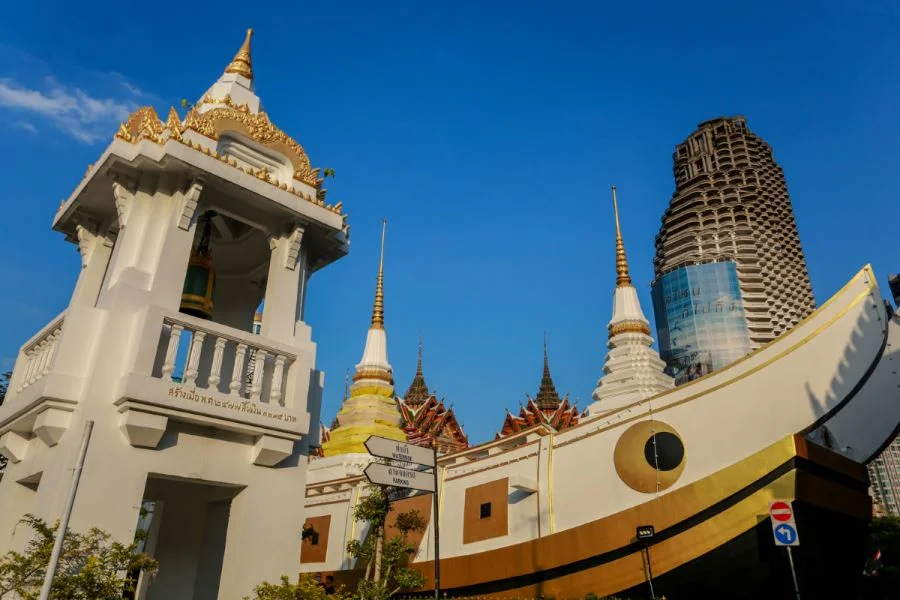 Đến với Wat Yannawa, bạn sẽ có cơ hội trải nghiệm những nghi lễ tâm linh đặc trưng của Thái Lan