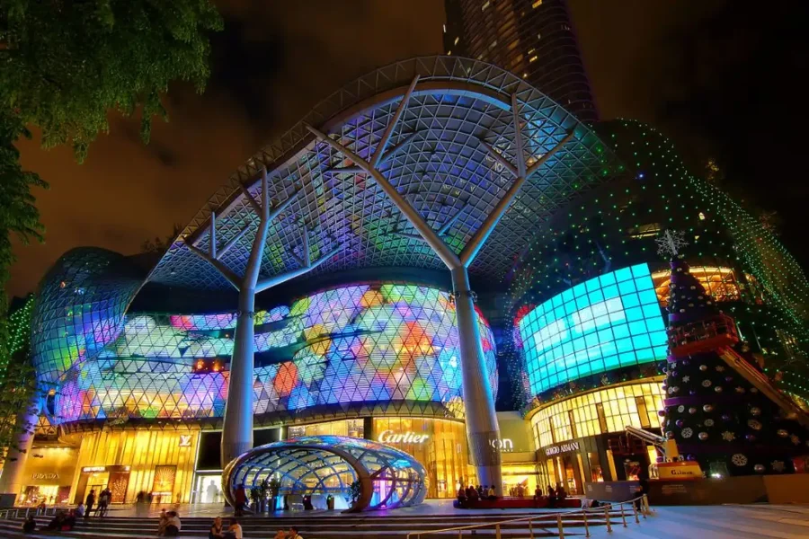 Nhắc đến Singapore, không thể không nhắc đến Orchard Road - trung tâm mua sắm Singapore sầm uất và hiện đại
