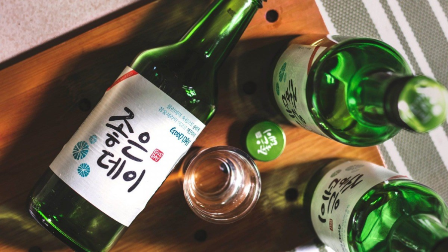 Soju, một loại rượu truyền thống của Hàn Quốc