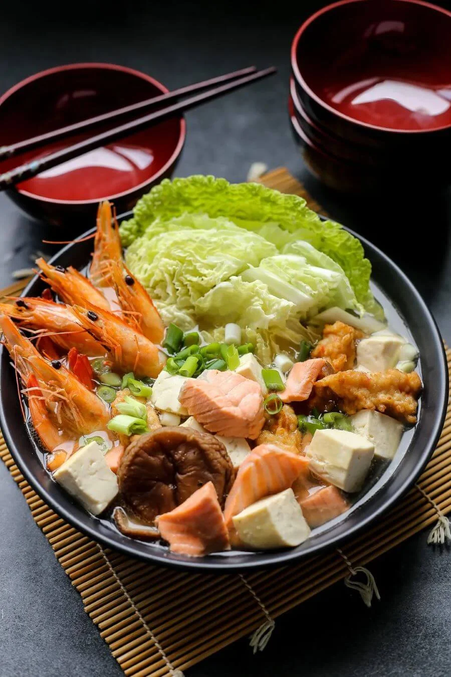 Lẩu Yosenabe là một nồi lẩu đa dạng nguyên liệu, mang đến một trải nghiệm ẩm thực vô cùng phong phú