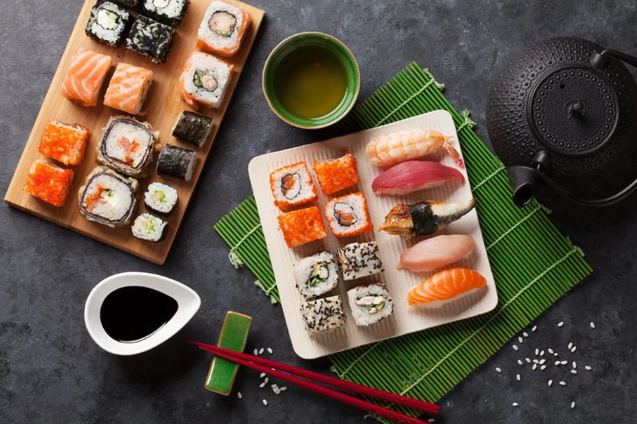 Ẩm thực chắc hẳn là một trải nghiệm vô cùng thú vị mà bạn không nên bỏ lỡ khi đi du lịch Nhật Bản
