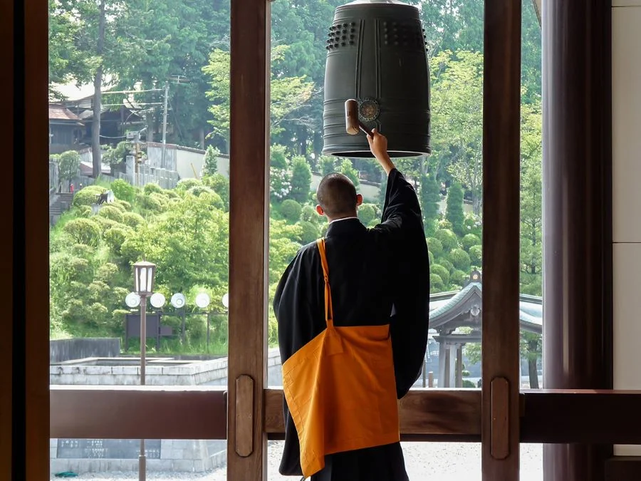 Tham gia lễ hội rung chuông Joya No Kane