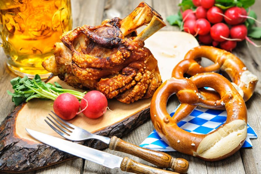Bữa tiệc buffet sum vầy vô cùng hấp dẫn và phong phú của người Đức