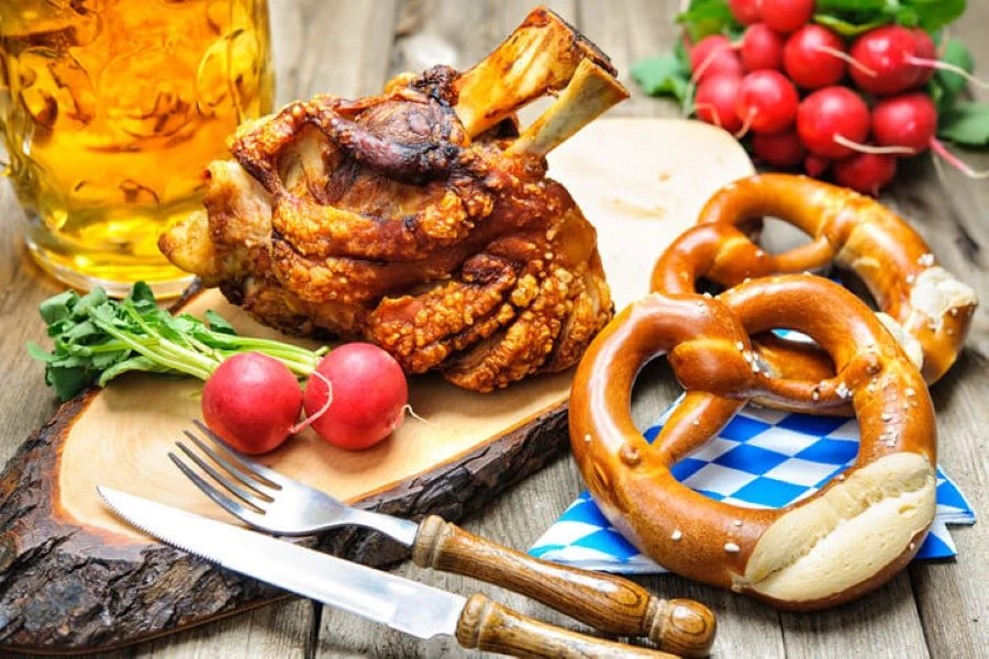 Bữa tiệc buffet sum vầy vô cùng hấp dẫn và phong phú của người Đức