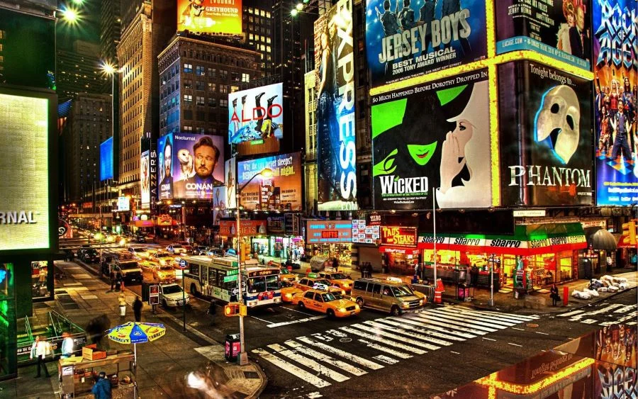 New York được mệnh danh là "Thành phố không bao giờ ngủ" bởi nhịp sống hối hả, sôi động diễn ra suốt 24/7