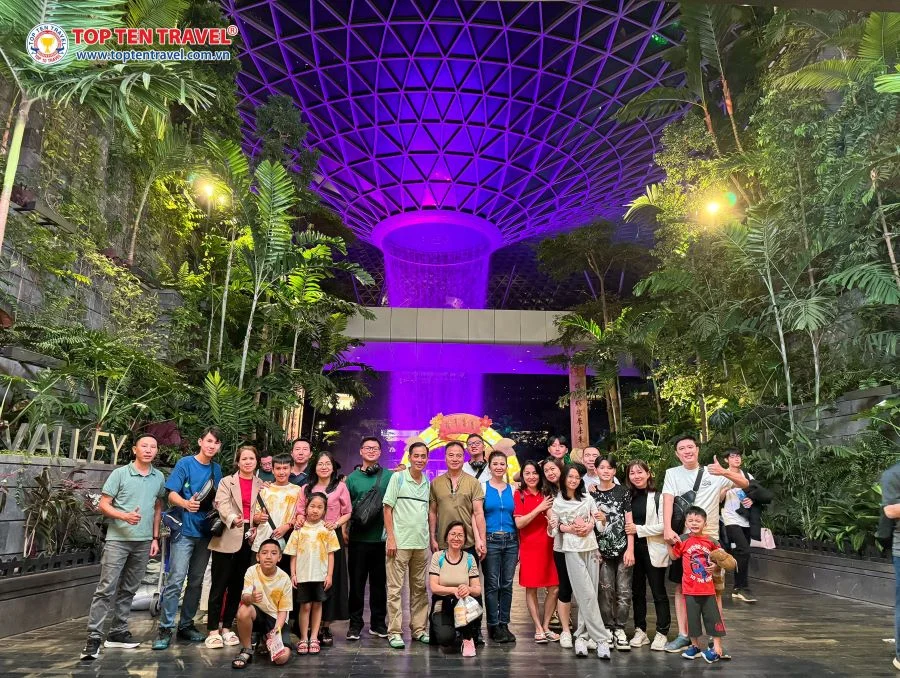 Những vị khách đã tin tưởng lựa chọn Top Ten Travel trong chuyến hành trình khám phá Singapore và Malaysia