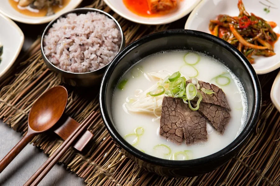 Seolleongtang là một trong những món ăn truyền thống đặc trưng và được yêu thích nhất trong văn hoá ẩm thực Hàn Quốc