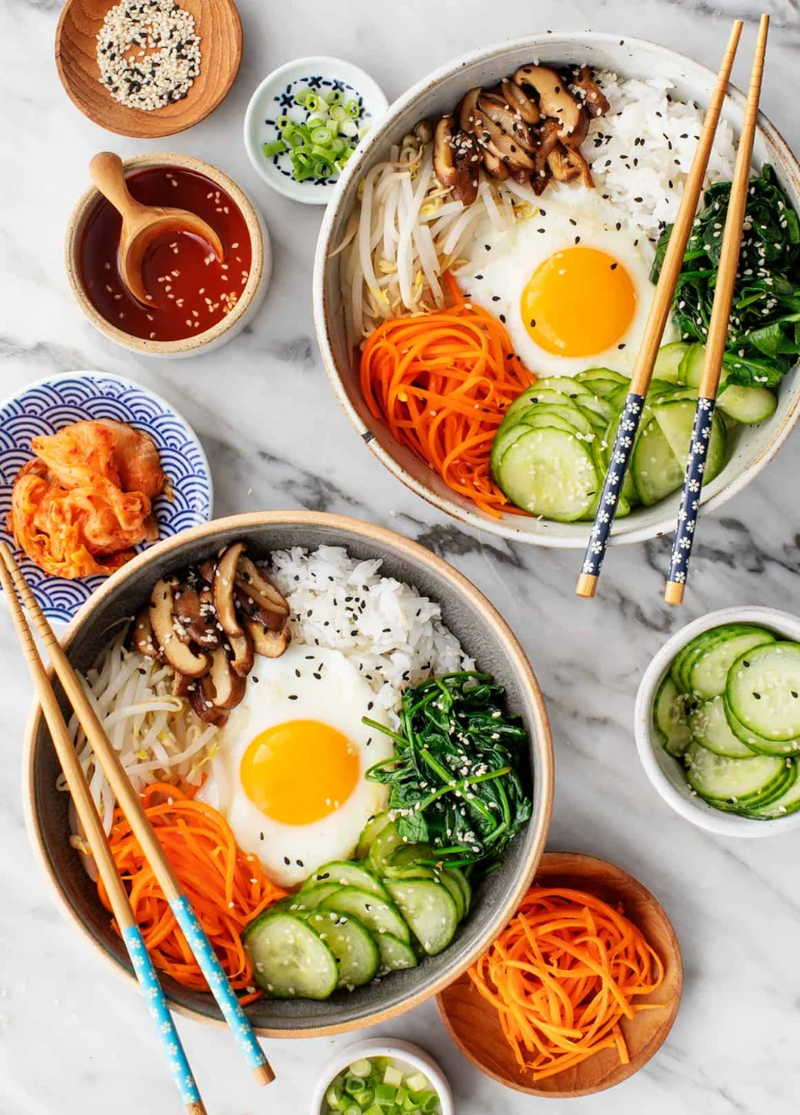Bibimbap, một món ăn đặc trưng của Hàn Quốc, hay còn được gọi là 