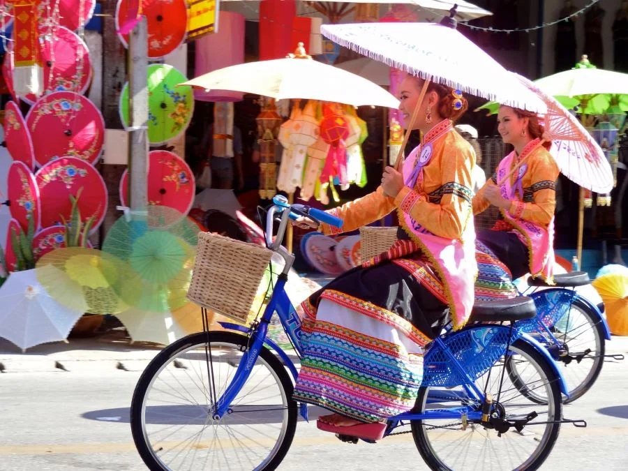 Lễ hội ô tại Bosang nổi tiếng của xứ Thái