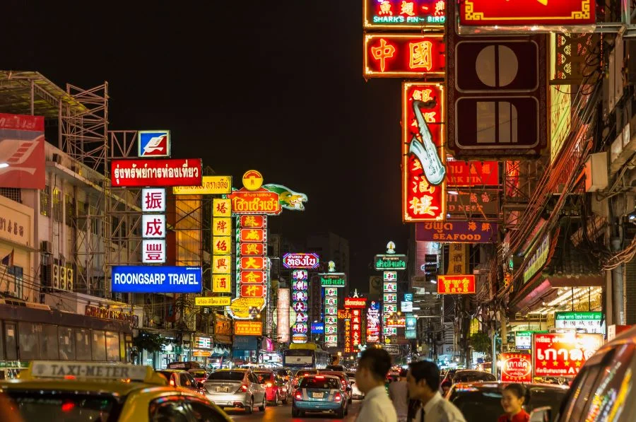 Những khu phố trở nên nhộn nhịp và tấp nập hẳn