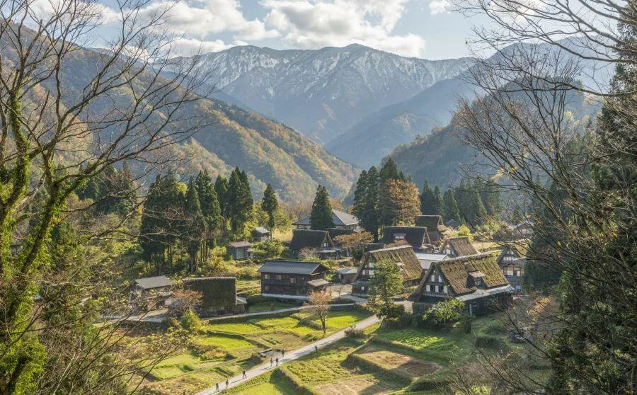 Ngôi làng truyền thống Gokayama là một viên ngọc quý ẩn mình giữa thiên nhiên hùng vĩ