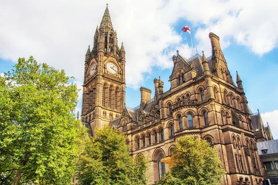 Tòa thị chính Manchester được xây dựng theo phong cách tân Gothic ấn tượng có từ thời Victoria