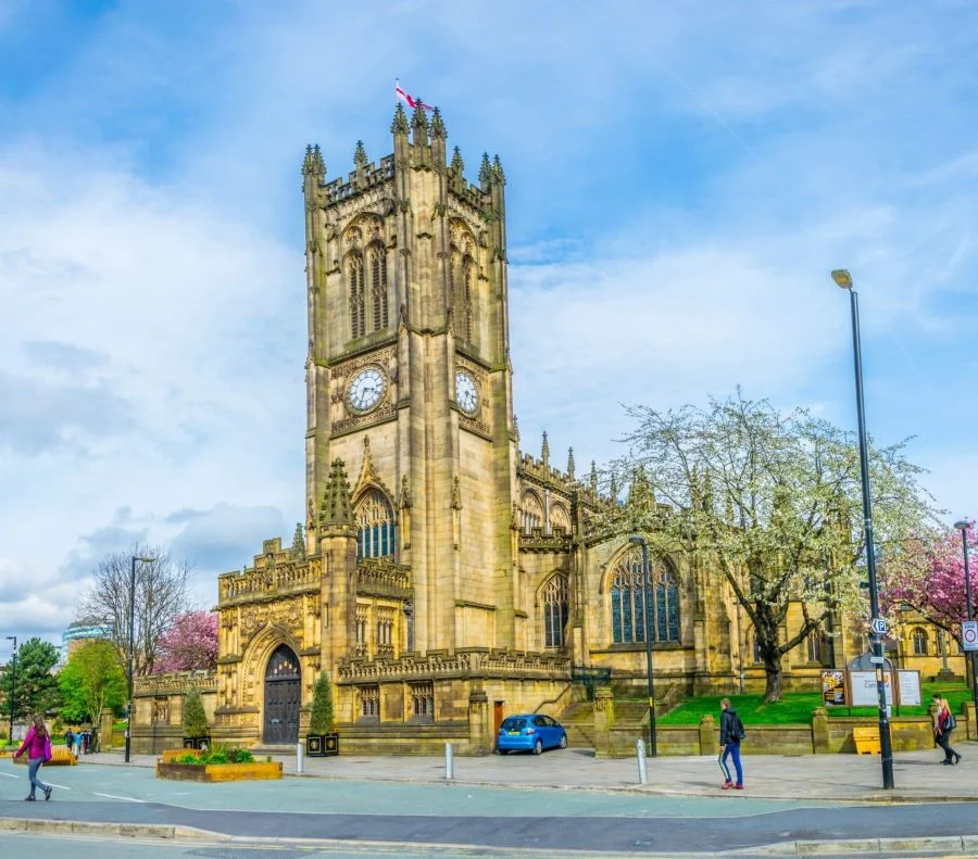 Nhà thờ lớn Manchester gây ấn tượng với đông đảo du khách bởi lối kiến trúc xa hoa, tráng lệ 