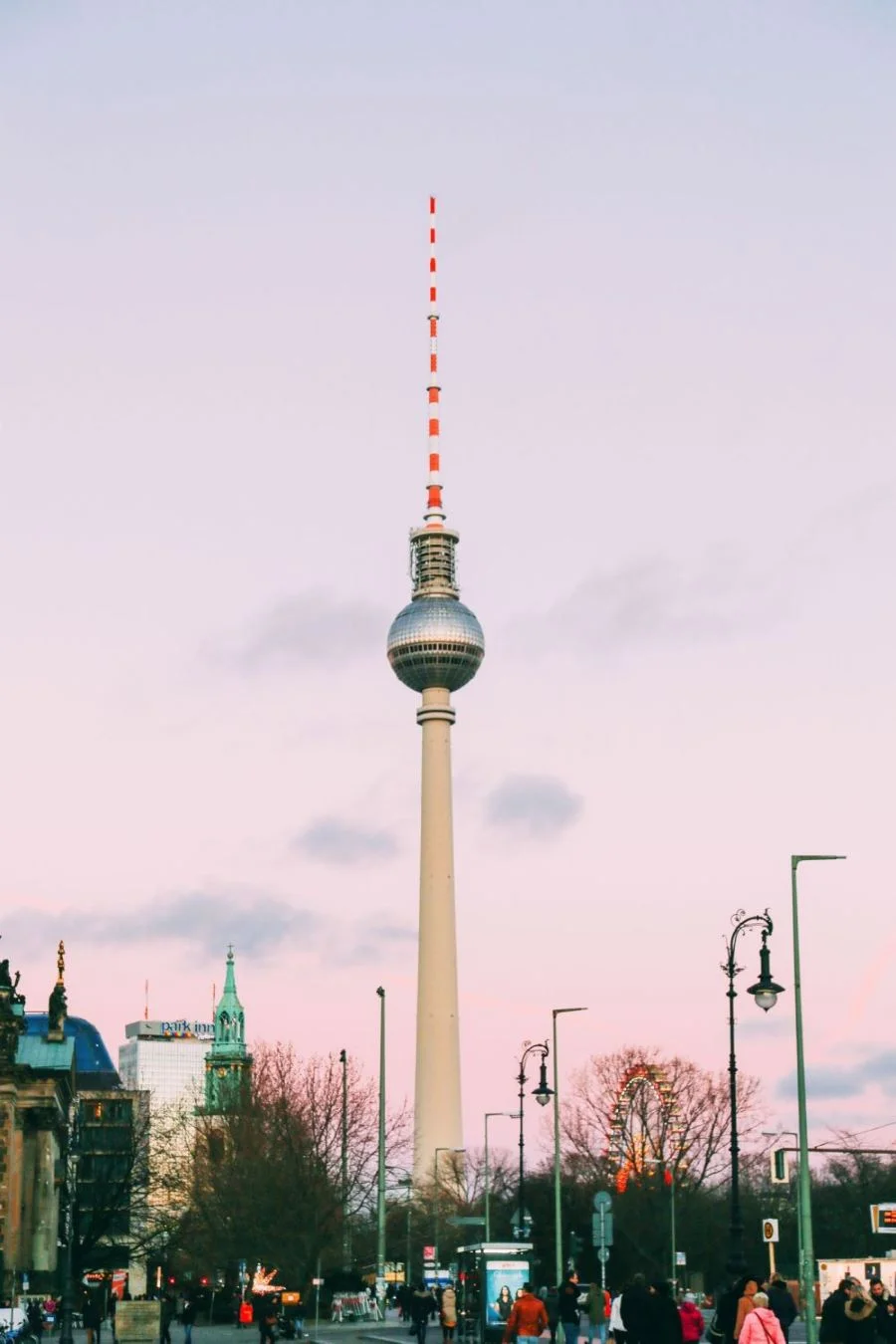 Tháp truyền hình Berlin thường xuyên tổ chức các sự kiện và hoạt động văn hóa, nghệ thuật hấp dẫn dành cho du khách