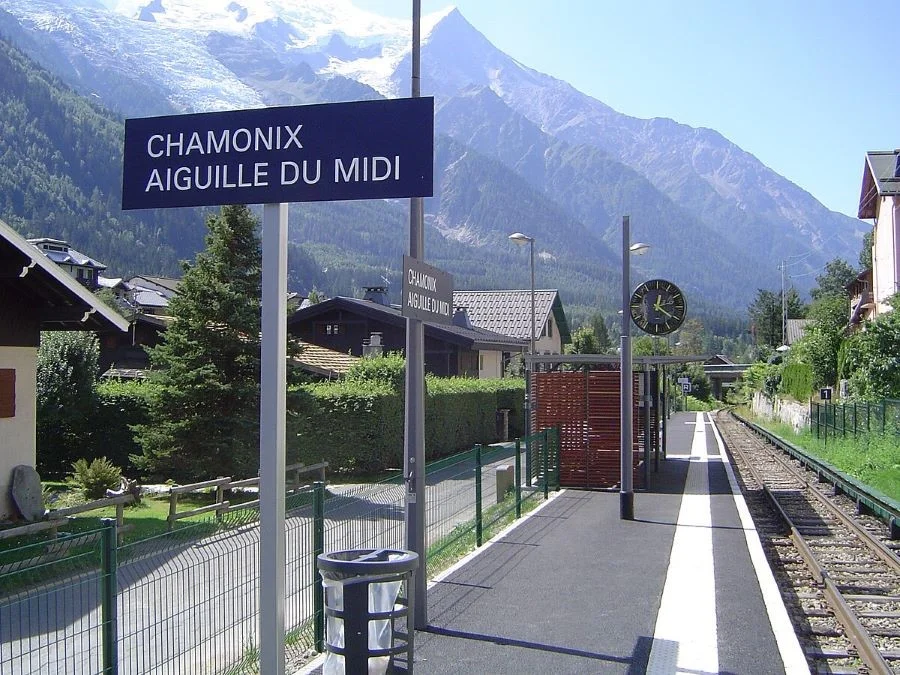 Chamonix-Aiguille-du-Midi là một trong hai ga xe lửa chính ở thị trấn Chamonix