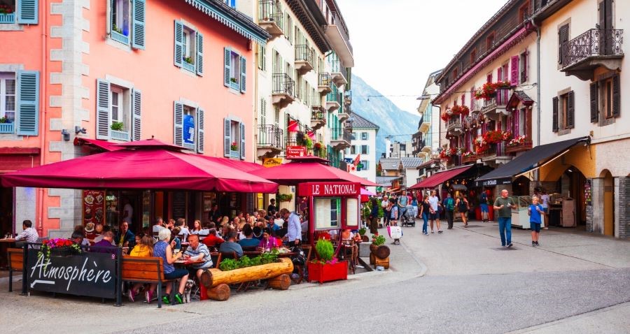 Thị trấn Chamonix tuy nhỏ thế nhưng lúc nào cũng đông vui và nhộn nhịp