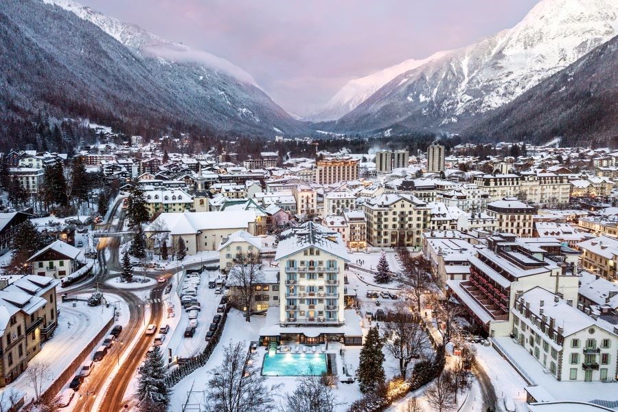 Thị trấn Chamonix nằm ngay bên dưới những dãy núi hùng vĩ của châu Âu