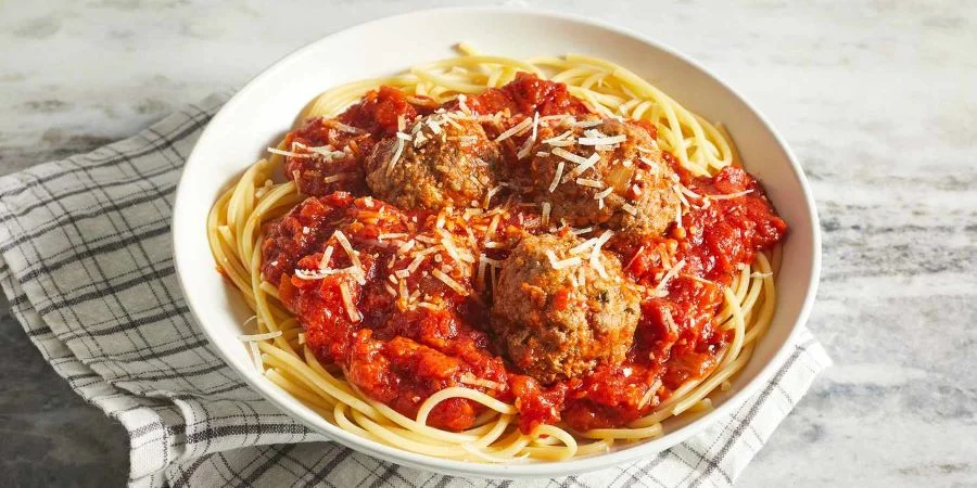 Món mì Spaghetti sốt cà chua với thịt băm, thịt viên là món ăn yêu thích của rất nhiều thực khách 