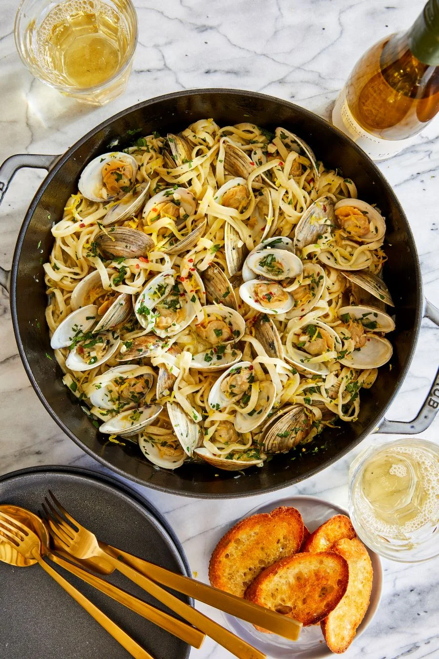 Mì Linguine thường được người Ý thưởng thức kèm với các loại hải sản tươi ngon  