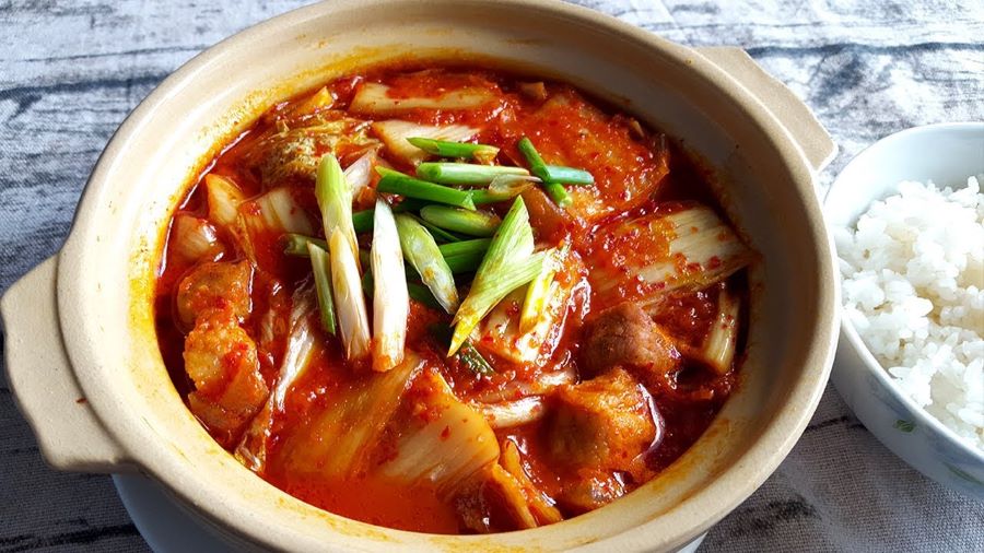 Súp kim chi cũng là một món ăn không thể bỏ lỡ khi có dịp ghé thăm Hàn Quốc