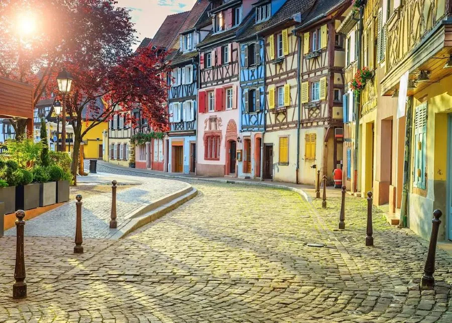 Vẻ đẹp cổ kính của những ngôi nhà gỗ đã vài trăm năm tuổi ở làng Colmar, Pháp