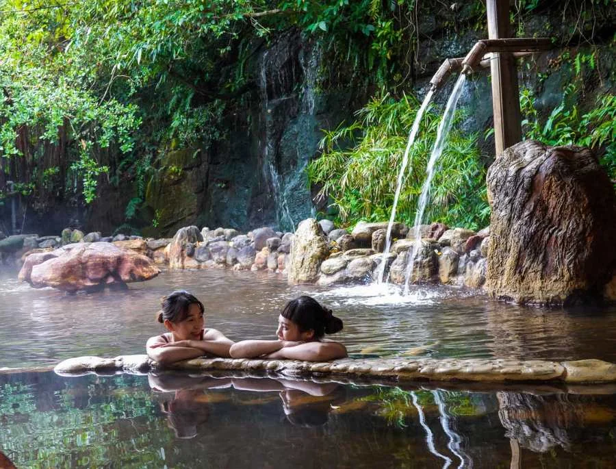 Suối nước nóng Jinshan là nơi du khách có thể thư giãn và tận hưởng cuộc sống
