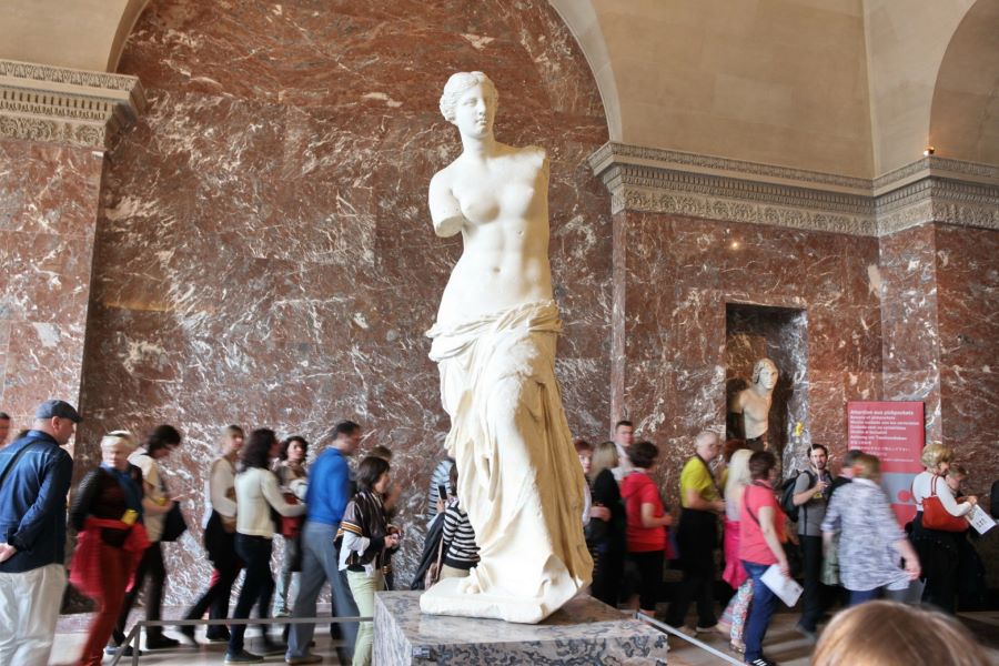 Tượng thần Vệ Nữ “Venus de Milo” - một trong những tác phẩm điêu khắc Hy Lạp cổ đại nổi tiếng nhất