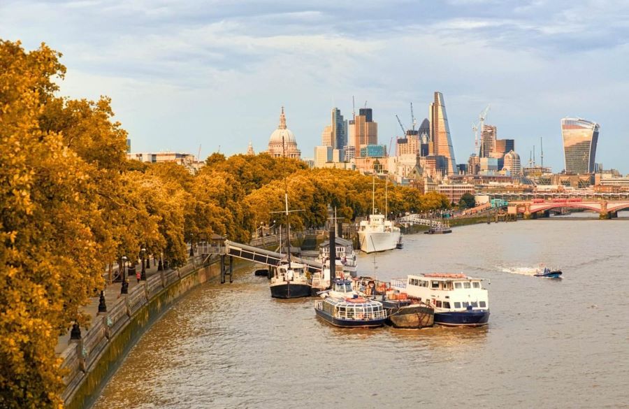 Khung cảnh mùa thu tại London ngập tràn trong sắc vàng, cam