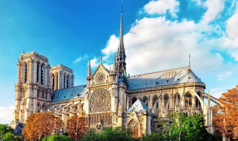 Nhà thờ Đức Bà Paris được xem là biểu tượng kiến trúc và văn hóa của nước Pháp